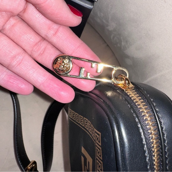 Authentic FENDACE Camera Crossbody
Fendi x Versace Collaboration | Black & Gold - Picture 4 of 14